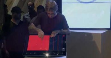 Glitch Mob Demos Dell XPS 27 All-in-One at CES 2017